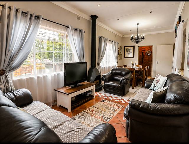 4 BEDROOM HOUSE FOR SALE IN LYTTELTON MANOR